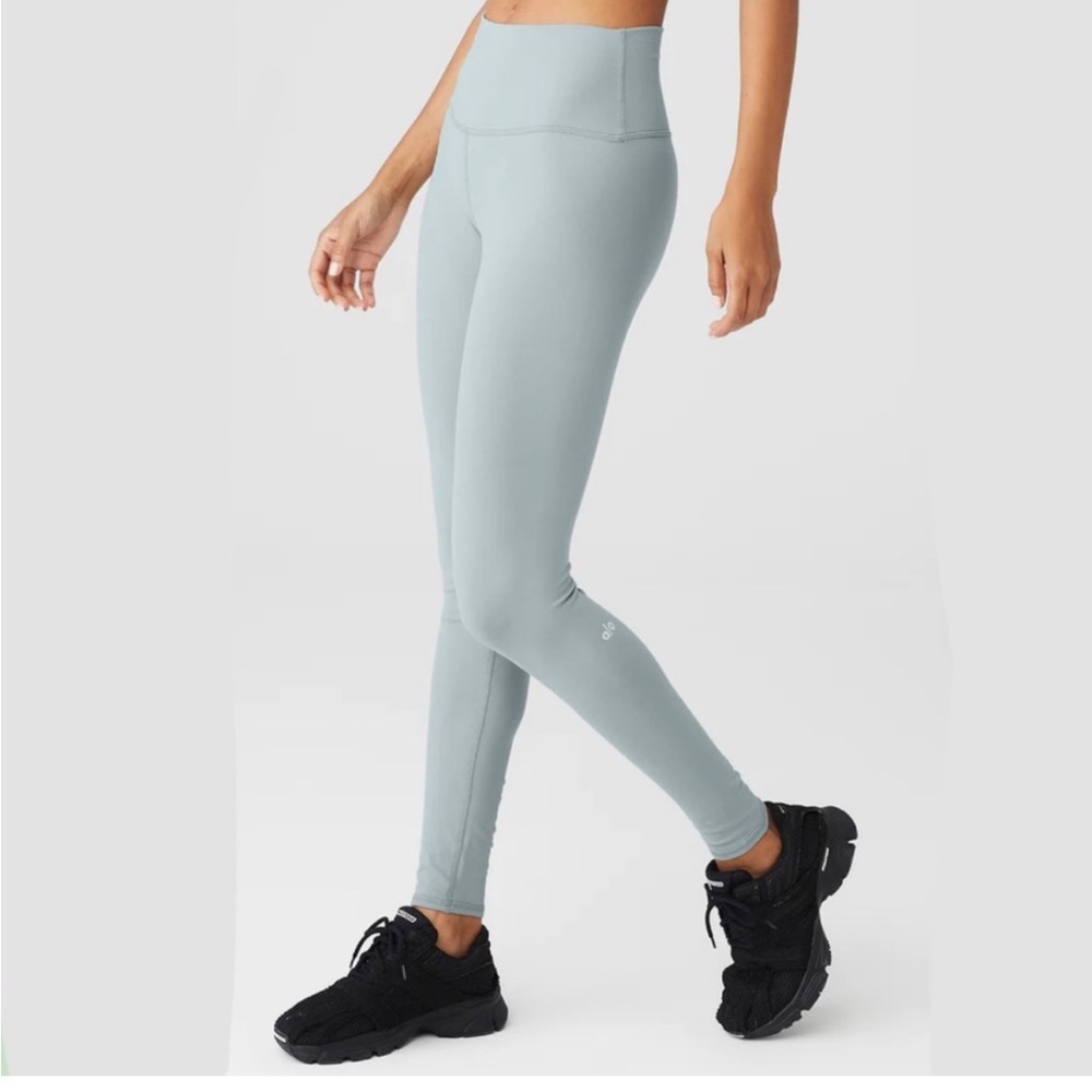 Alo Yoga 7/8 High-Rise Airbrush Leggings in Chalk Blue | size small |